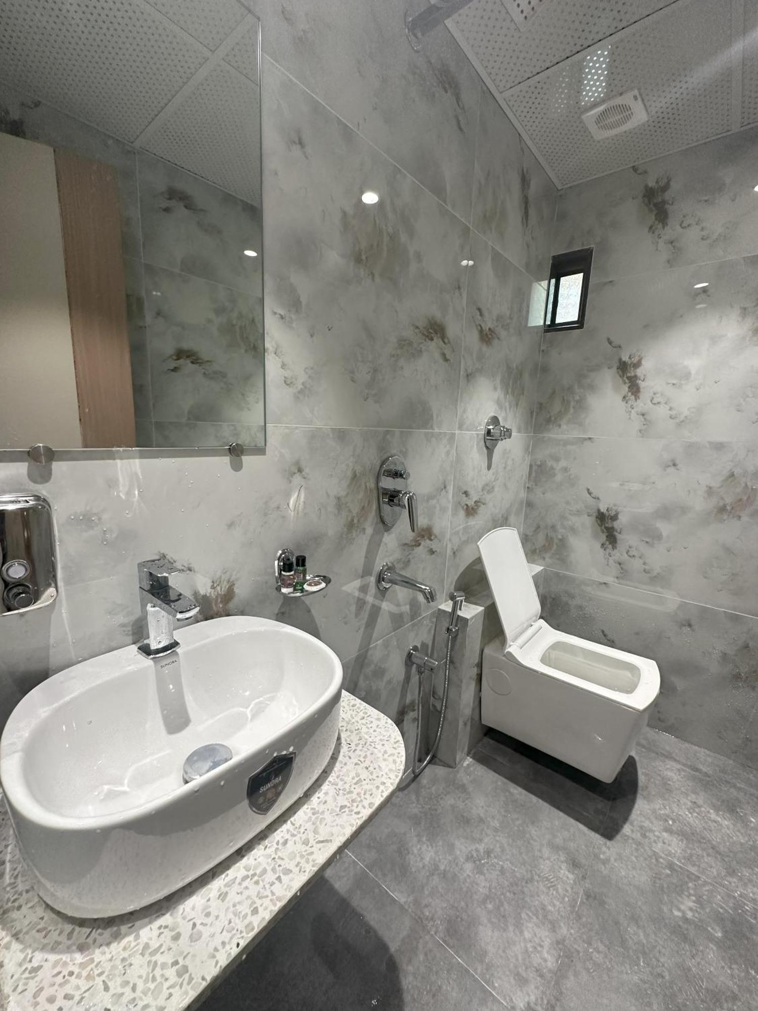The Falcon Inn Bombaj Zewnętrze zdjęcie